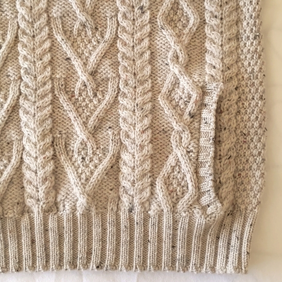 NWOT. IZOD Men's Cotton blended sweater with collar, pockets and multi patterns. - Picture 4 of 4